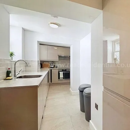 Image 5 - 64 Gloucester Terrace, London, W2 3HH, United Kingdom - Apartment for rent