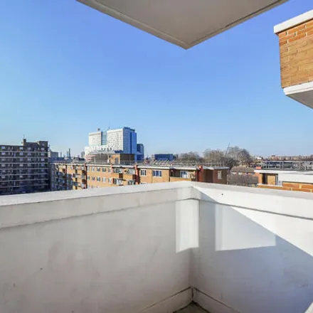 Image 3 - Longford House, Jubilee Street, St. George in the East, London, E1 3EY, United Kingdom - Apartment for sale