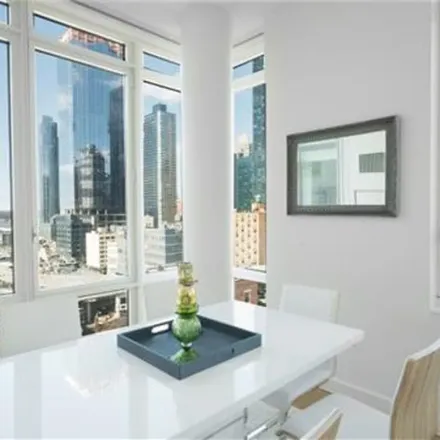 Image 8 - Shift Midtown, 330 West 38th Street, New York, NY 10018, USA - Apartment for rent