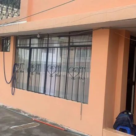 Buy this studio house on El Triunfo in 170607, Quito