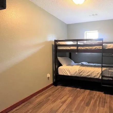 Rent this 3 bed house on Ozark Lane in Matanuska-Susitna, AK