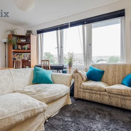 Rent this 3 bed apartment on Madron Street in London, SE17 2LE