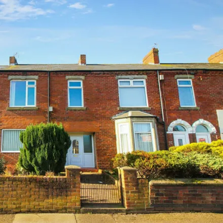 Buy this 3 bed townhouse on Dene Street in Holywell, NE25 0BT