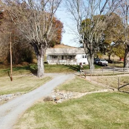 Image 1 - 2082 Kingsport Highway, Wedgewood Hills, Greeneville, TN 37745, USA - House for sale