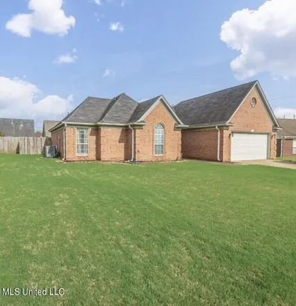 Buy this 3 bed house on 7634 Pin Cove in Southaven, MS 38671