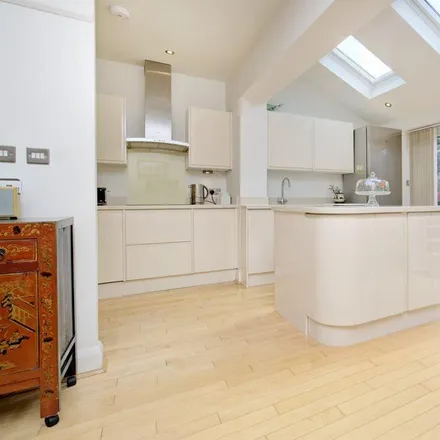 Rent this 4 bed townhouse on Garnett Road in Maitland Park, London