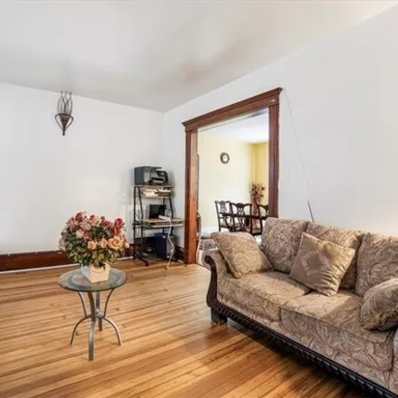 Image 7 - 56 Woodbury Street, Woodside, City of New Rochelle, NY 10805, USA - House for sale