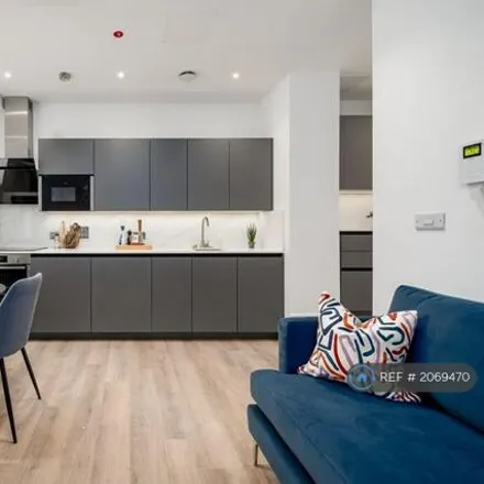 Rent this 3 bed apartment on All in One in The Triangle, 46 Park Street