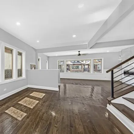 Image 5 - 8219 South Kenwood Avenue, Chicago, IL 60619, USA - House for sale