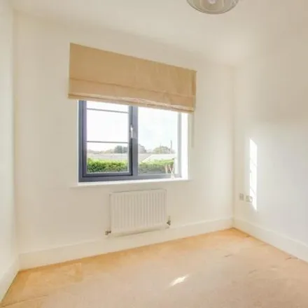 Image 6 - Wharncliffe Road, Highcliffe-on-Sea, BH23 5DE, United Kingdom - Apartment for sale