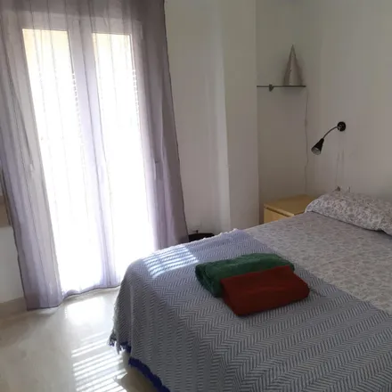 Rent this 3 bed room on Carrer d'Antonio Ponz in 7, 46011 Valencia