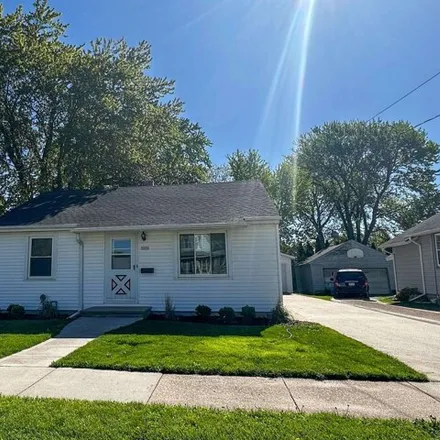 Buy this 2 bed house on 23 East Linwood Avenue in Oshkosh, WI 54901