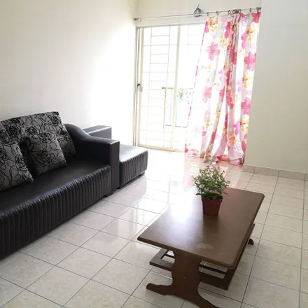 Rent this 3 bed apartment on Jalan 1/125G in Salak South, 57100 Kuala Lumpur