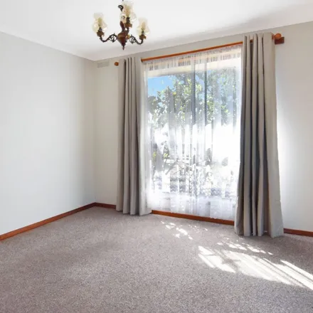 Image 3 - Iona Drive, Sebastopol VIC 3356, Australia - Apartment for rent