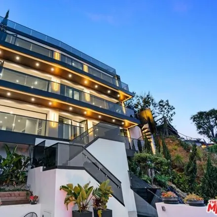Image 2 - 8235 Gould Avenue, Los Angeles, CA 90046, USA - House for sale
