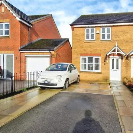 Buy this 3 bed duplex on Briarwood Close in Tyldesley, M29 7TU