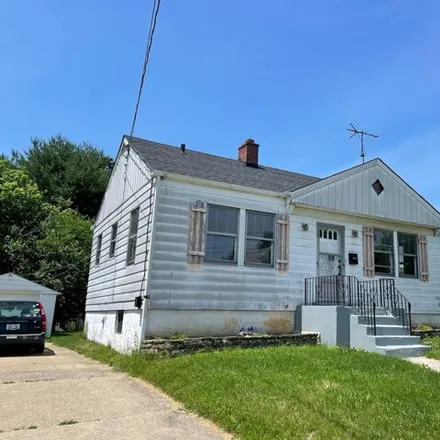 Buy this 2 bed house on Carlisle Avenue in Elsmere, Kenton County
