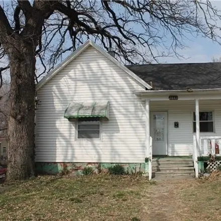 Buy this 2 bed house on 1310 North 20th Street in Saint Joseph, MO 64501