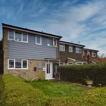 Buy this 3 bed house on Hangar Road in Heath End, RG26 4QQ