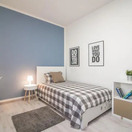 Rent this 8 bed apartment on Via Silvio Trentin in 2b, 30170 Mestre VE