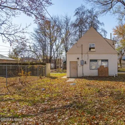 Image 8 - 2616 Montgomery Street, Louisville, KY 40212, USA - House for sale