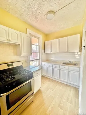 Image 5 - 1228 Rosedale Avenue, New York, NY 10472, USA - House for sale