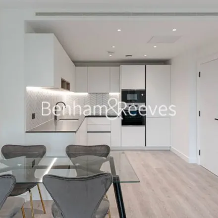 Rent this 2 bed apartment on Glenthorne Road in London, W6 0DG