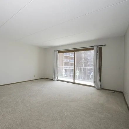 Image 3 - 6540 West Irving Park Road, Chicago, IL 60634, USA - Condo for sale