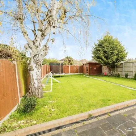 Image 6 - Woodhall Crescent, London, RM11 3NZ, United Kingdom - House for sale