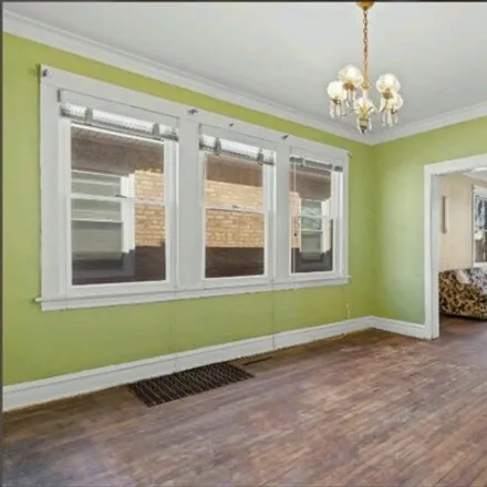 Image 3 - 2034 Darrow Avenue, Evanston, IL 60201, USA - House for sale