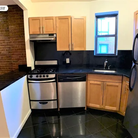 Rent this 3 bed apartment on 147 East 81st Street in New York, NY 10028