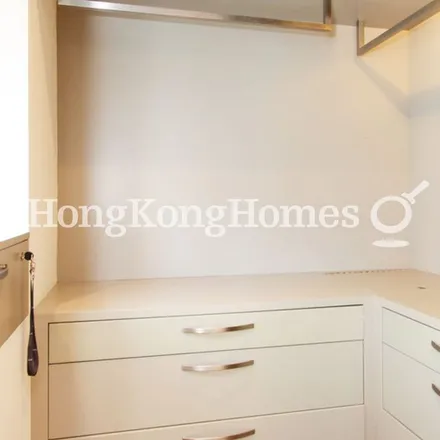 Image 9 - China, Hong Kong, Hong Kong Island, Mid-Levels, Caine Road 24-24A, Long Mansion - Apartment for rent