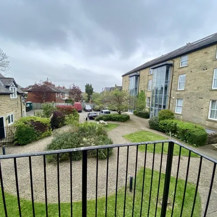 Rent this 2 bed apartment on Knaresborough Road in Harrogate, HG2 7LY