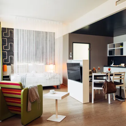 Rent this 1 bed apartment on Meile Moosach in Bunzlauer Platz, 80992 Munich