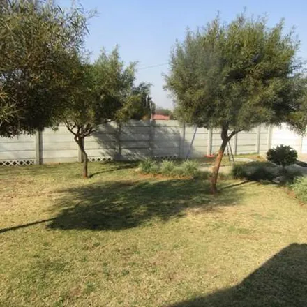 Image 2 - Creswell Street, Florida, Roodepoort, 2709, South Africa - Apartment for rent