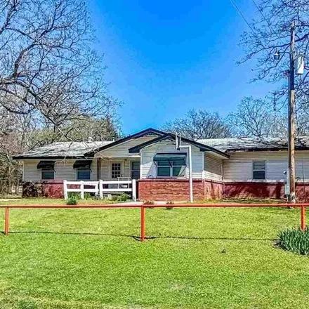 Buy this 4 bed house on 810325 N3580 Road in Stroud, OK 74079