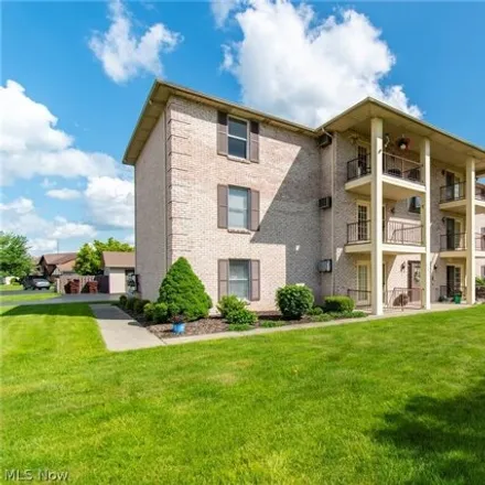 Buy this 2 bed condo on 977 Pearson Circle in McKays Corners, Mahoning County