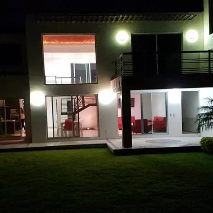 Rent this 4 bed house on Avenida Paseo Burgos Norte in Fraccionamiento Burgos de Cuernavaca, 62760 Tres de Mayo