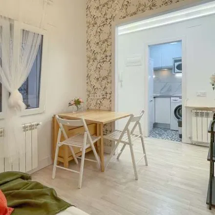 Rent this 2 bed apartment on Madrid in Calle de Donoso Cortés, 41