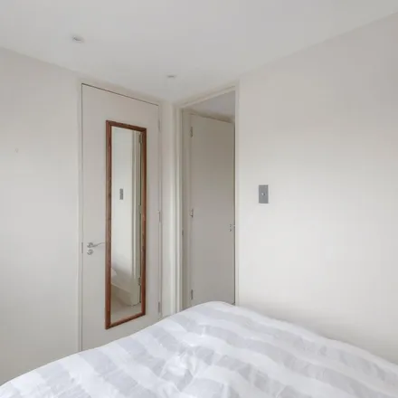 Rent this 1 bed apartment on Luna Rossa in 190-192 Kensington Park Road, London