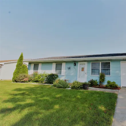 Buy this 3 bed house on 207 Kingswood Drive in Kendallville, IN 46755
