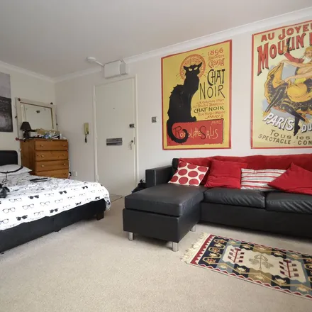 Rent this 1 bed apartment on Cambridge Gardens in London, N10 2LW