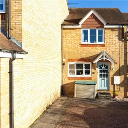 Buy this 3 bed townhouse on Orient Close in St Albans, AL1 1AJ