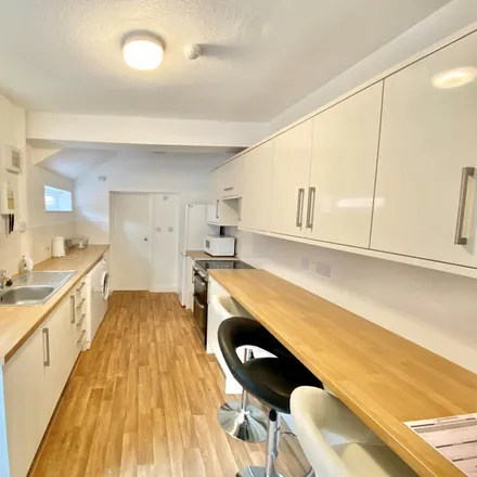Rent this 1 bed room on Queens Crescent in Lincoln, LN1 1LR