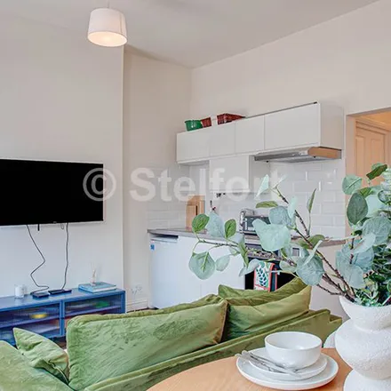 Image 4 - Pizza 2 Hot, Hornsey Road, London, N19 4HF, United Kingdom - Apartment for rent