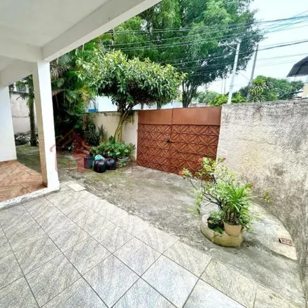 Buy this 3 bed house on Rua Angelim in Vila Santa Terezinha de Jesus, Nova Iguaçu - RJ