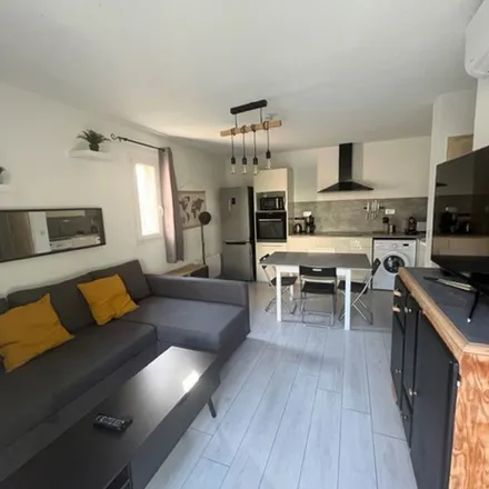 Rent this 2 bed apartment on Route de Pernes les Fontaines in 84250 Le Thor, France