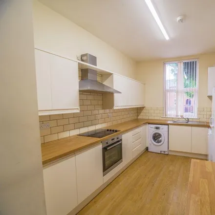 Rent this 6 bed townhouse on Cemetery Road/Montague Street in Cemetery Road, Sheffield