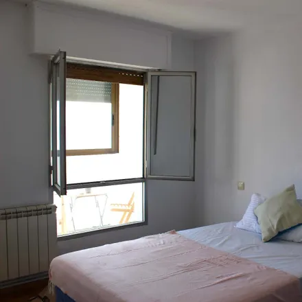 Rent this 3 bed room on Calle de Marcelo Usera in 170, 28026 Madrid