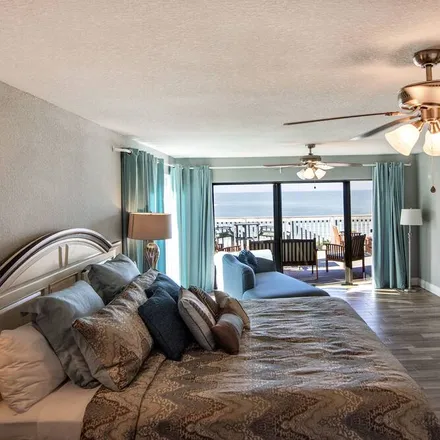 Rent this 3 bed condo on Indian Shores